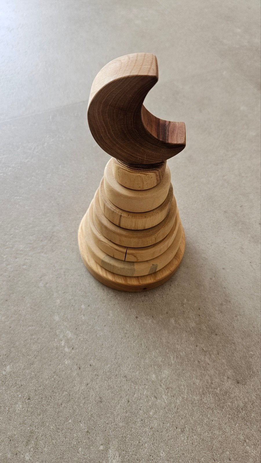 Houten stapeltoren met ringen en maanvormige top, Ophalen of Verzenden, Zo goed als nieuw, Overige typen