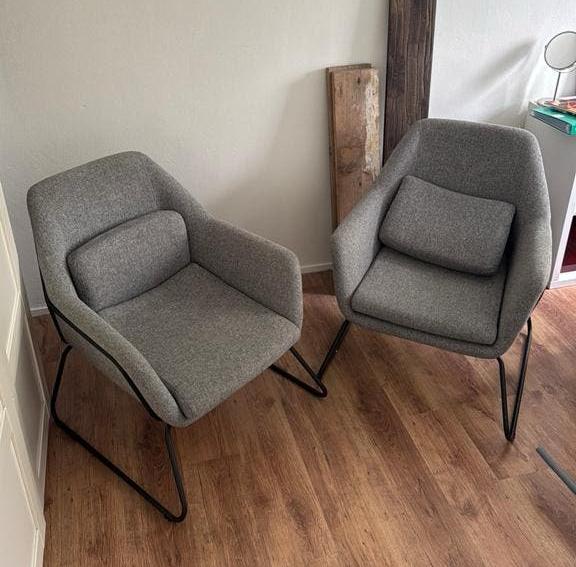 2 grijze fauteuils met zwart metalen poten - 90x70x86cm, Huis en Inrichting, Fauteuils, Ophalen, Gebruikt, 75 tot 100 cm, Stof