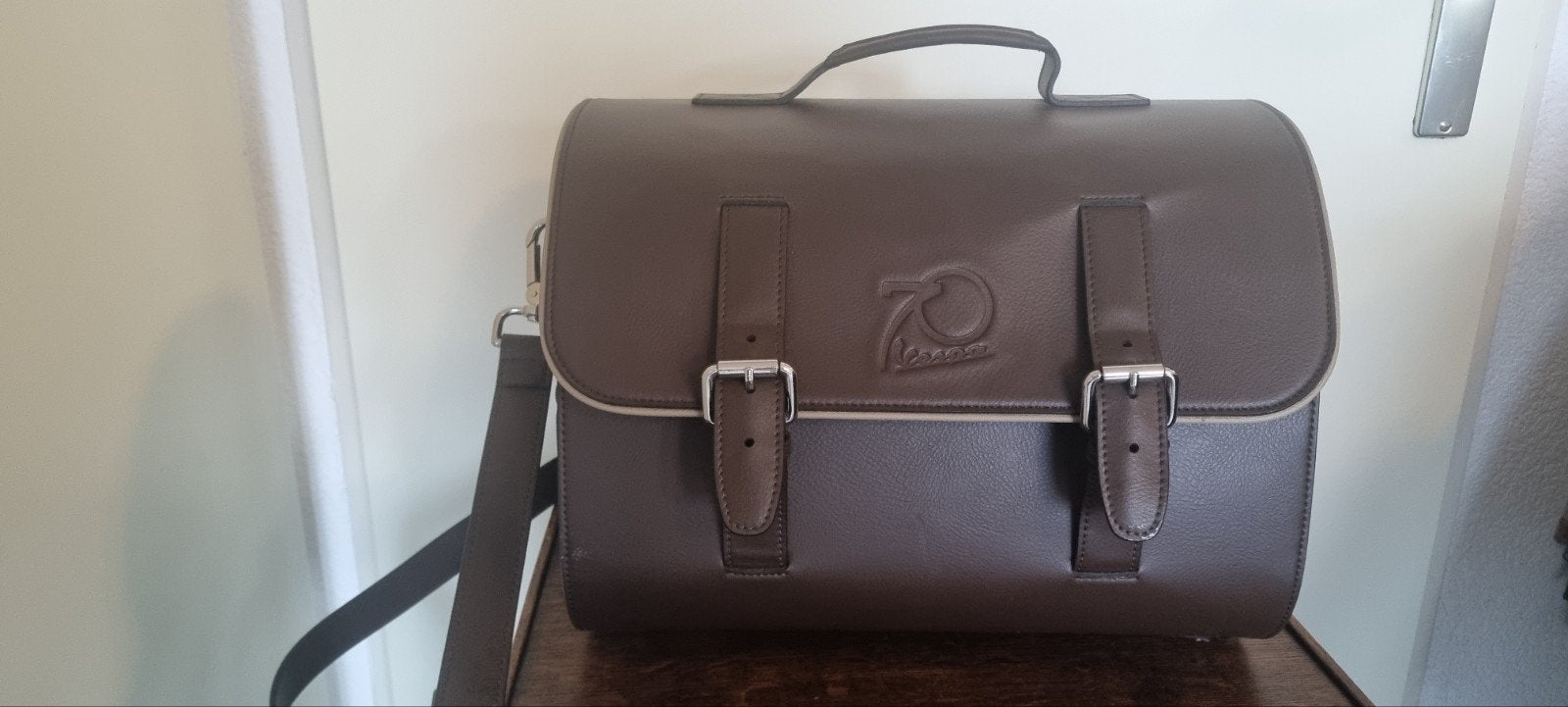 Originele Vespa tas - 70 jaar editie - Bruin, Ophalen of Verzenden, Nieuw, Bruin, Schoudertasje