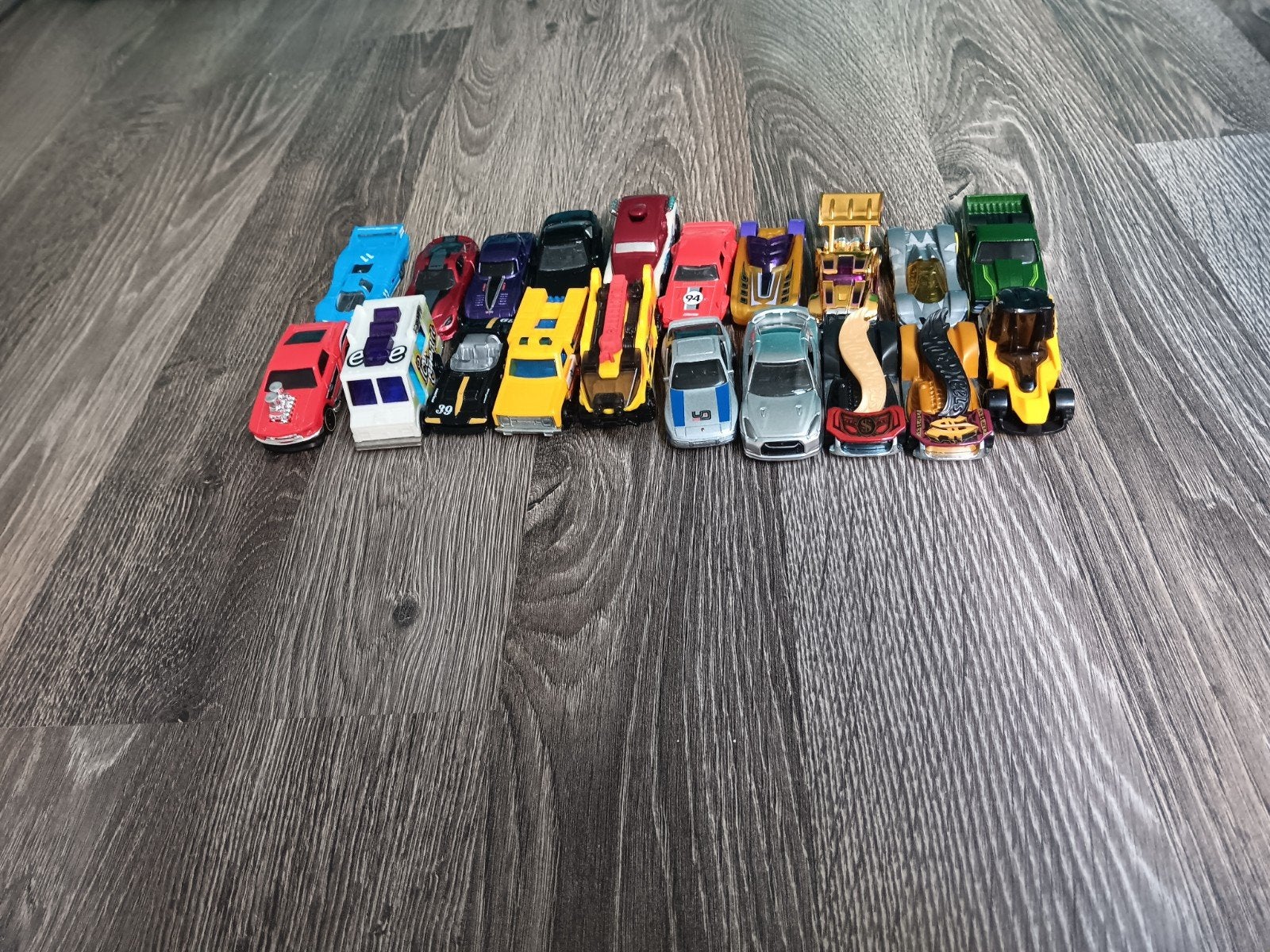 20 Hot Wheels auto's - Diverse modellen en kleuren, Hobby en Vrije tijd, Ophalen, Gebruikt, Auto, Hot Wheels