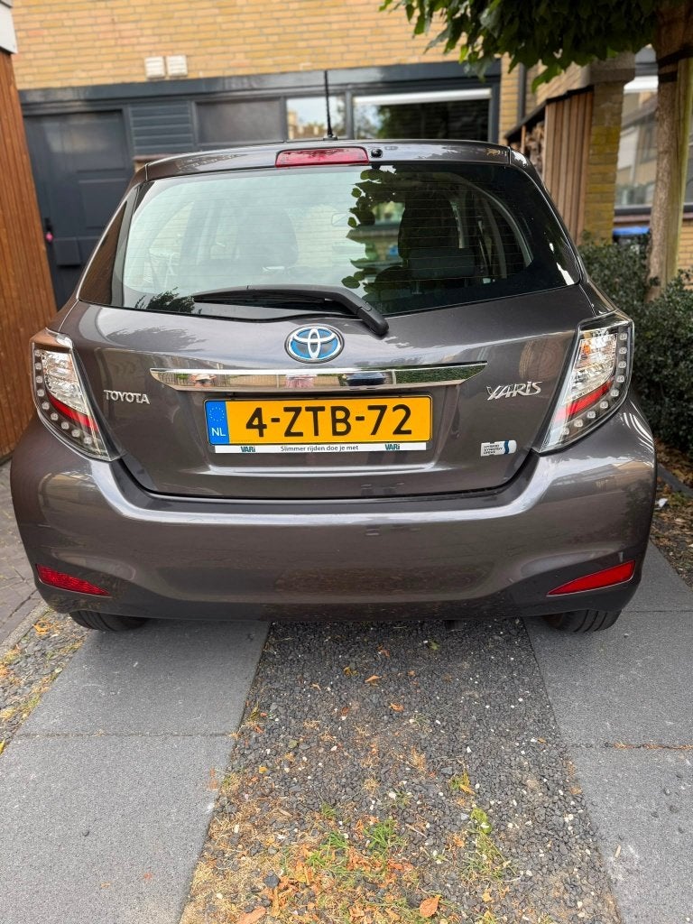 Toyota Yaris 1.5 Full Hybrid CVT 5DR 2014 Grijs, 74 pk, 4 cilinders, 49 €/maand, Grijs