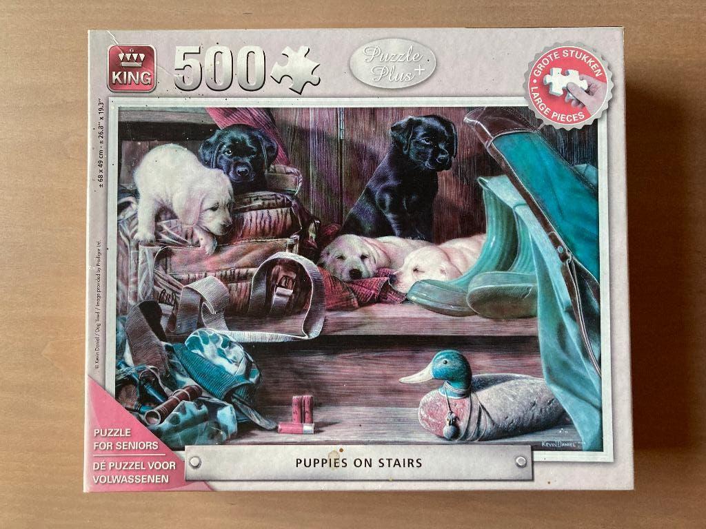 Puzzel senioren grote stukken - Puppies on stairs 500 pcs, Ophalen of Verzenden, 500 t/m 1500 stukjes, Gebruikt