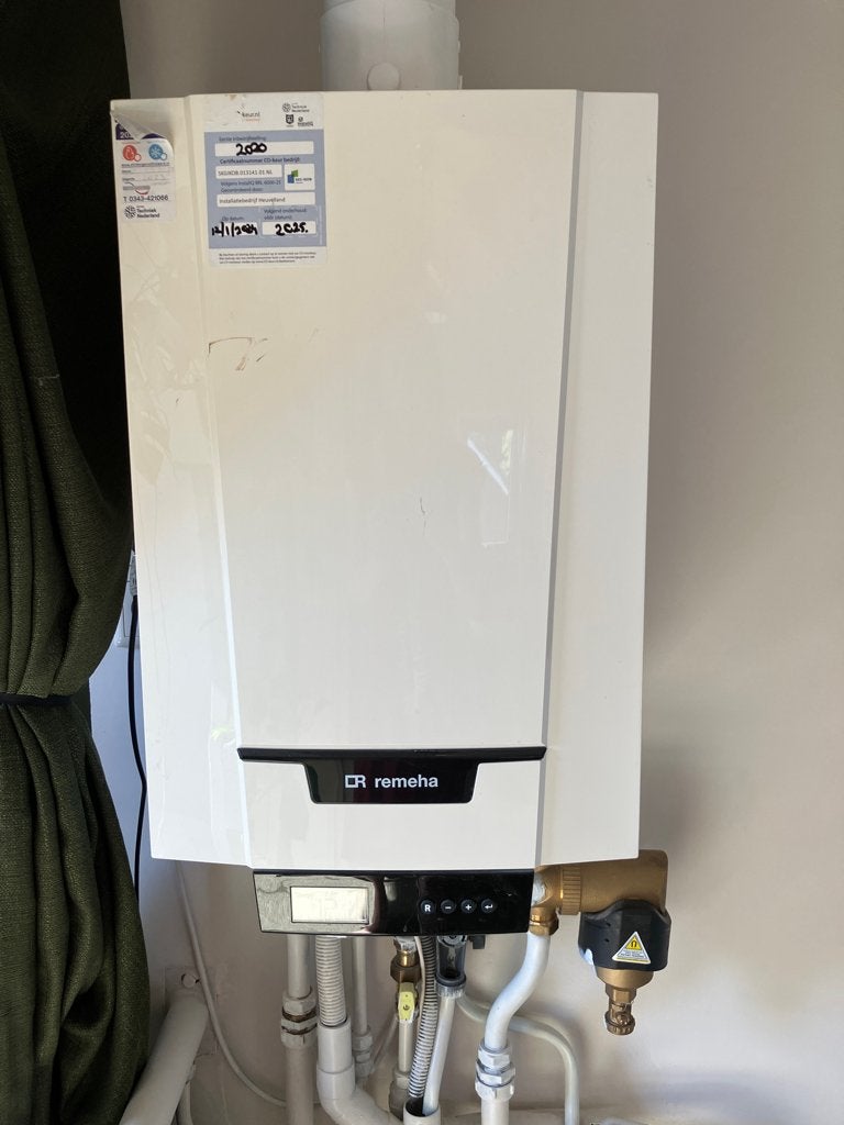 HR ketel Remeha Tzerra Ace 28 C (2020) en toebehoren, Doe-het-zelf en Verbouw, Verwarming en Radiatoren, Ophalen, 30 tot 80 cm