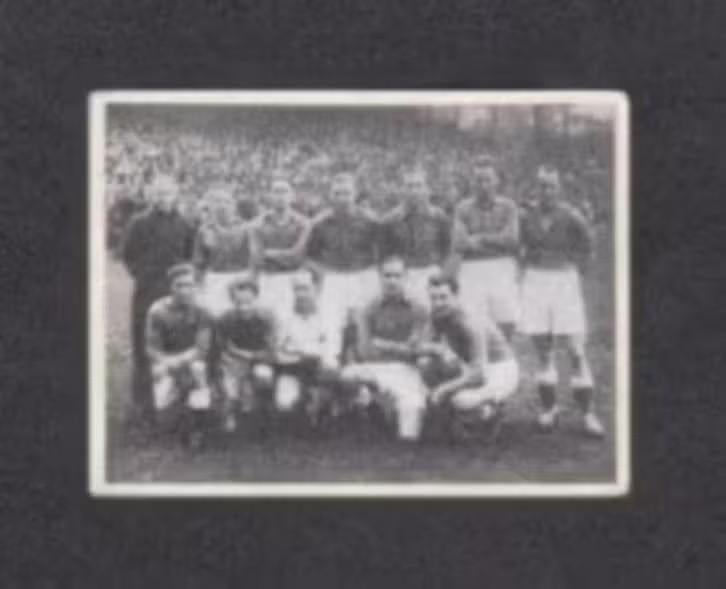 Voetbalplaatje AGOVV Apeldoorn 1951-1952., Ophalen of Verzenden, Zo goed als nieuw
