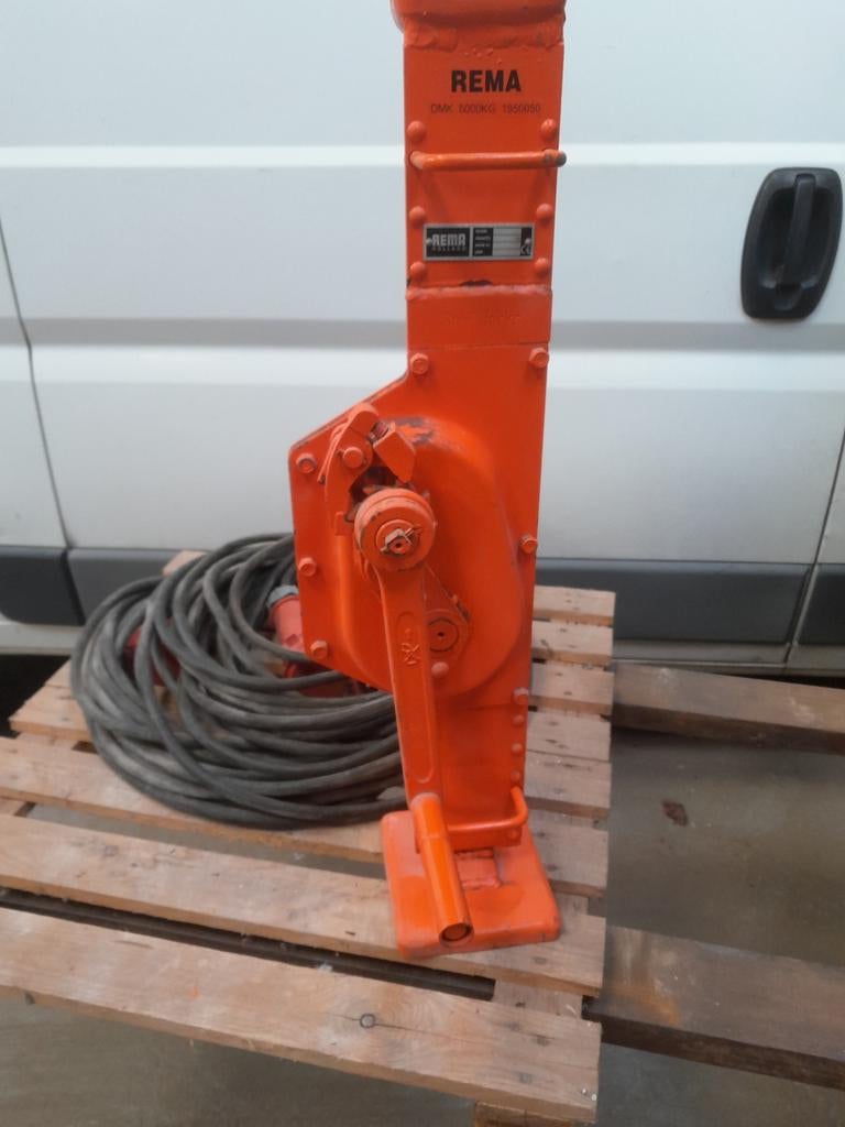 Dommekracht / kelderwinch, Ophalen, Nieuw