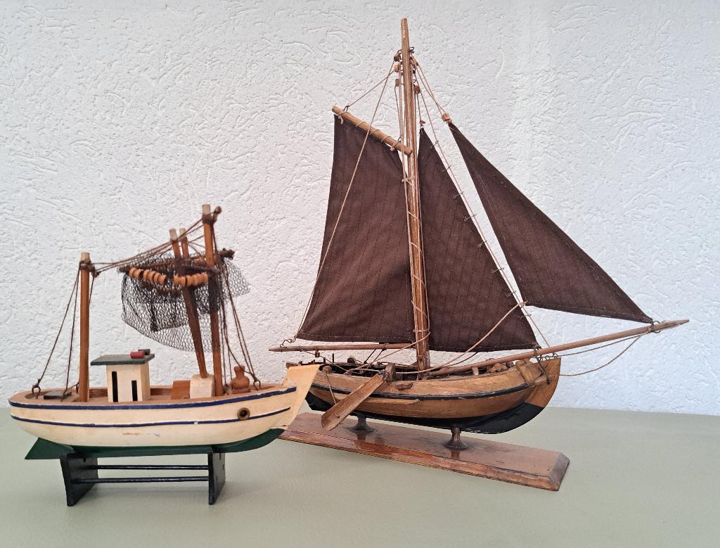 2x modelboot houten zuiderzee botter vissers boot zeilschip, Verzenden, Gebruikt
