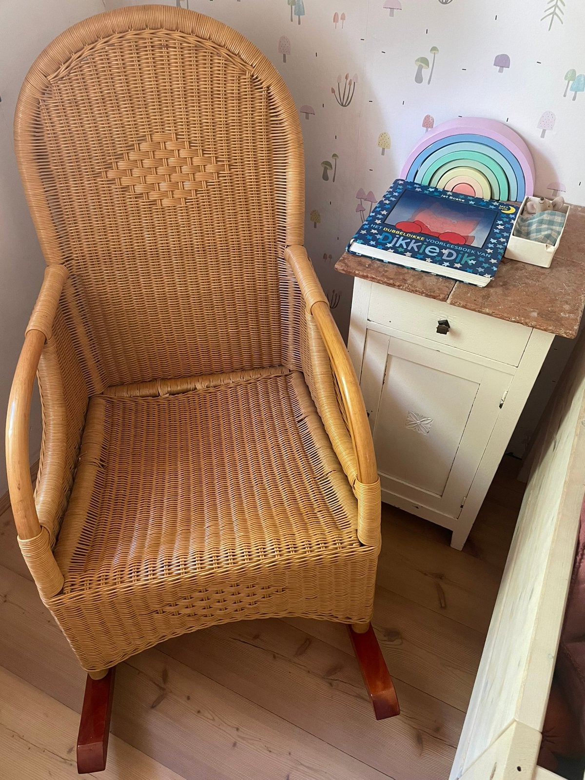 Rieten rotan schommelstoel, Kinderen en Baby's, Kinderkamer | Tafels en Stoelen, Ophalen, Gebruikt, Stoel(en)