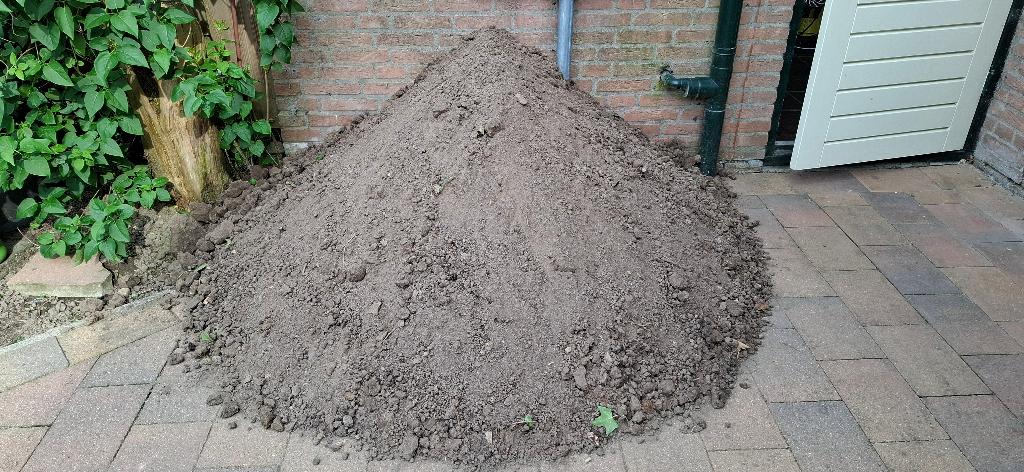 GRATIS 1,5 / 2 kub tuinaarde, Ophalen, Tuinaarde