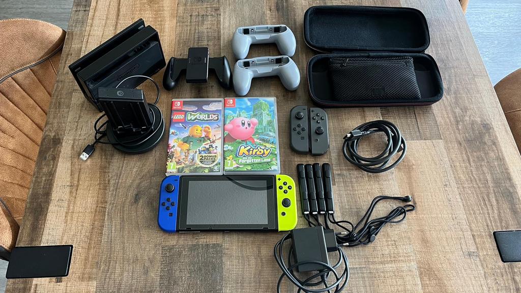Nintendo Switch in zeer goede staat met alle toebehoren, Spelcomputers en Games, Spelcomputers | Nintendo Switch, Zo goed als nieuw