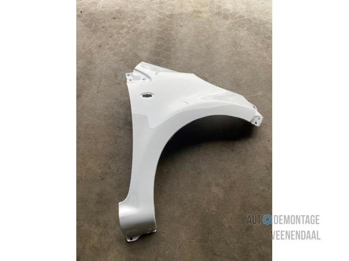 Scherm rechts-voor van een Peugeot 107 (KWD), Auto-onderdelen, 12 maanden garantie, -, -, Nieuw