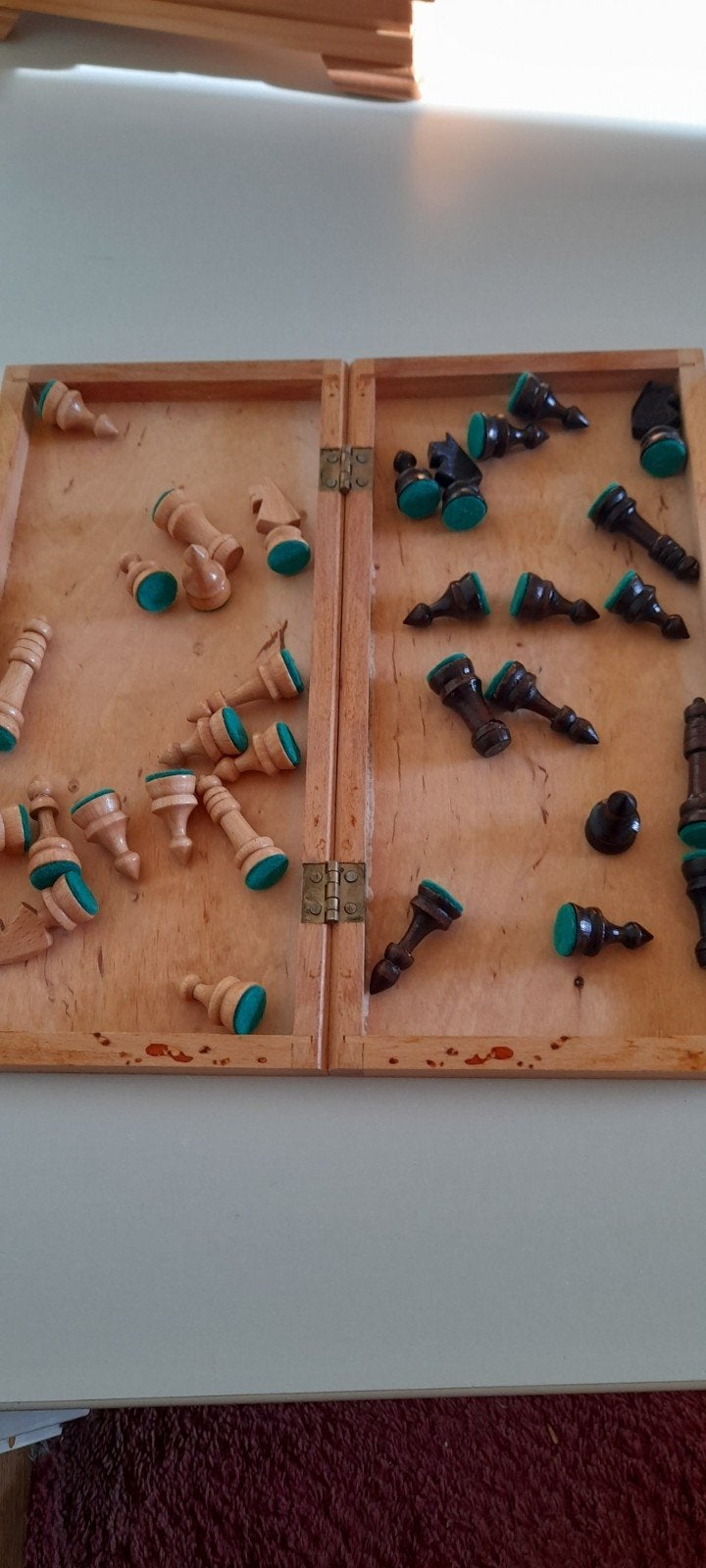 Houten schaakspel in opvouwbare kist - pion 4 cm, Een of twee spelers, Ophalen, Gebruikt, Reisspel