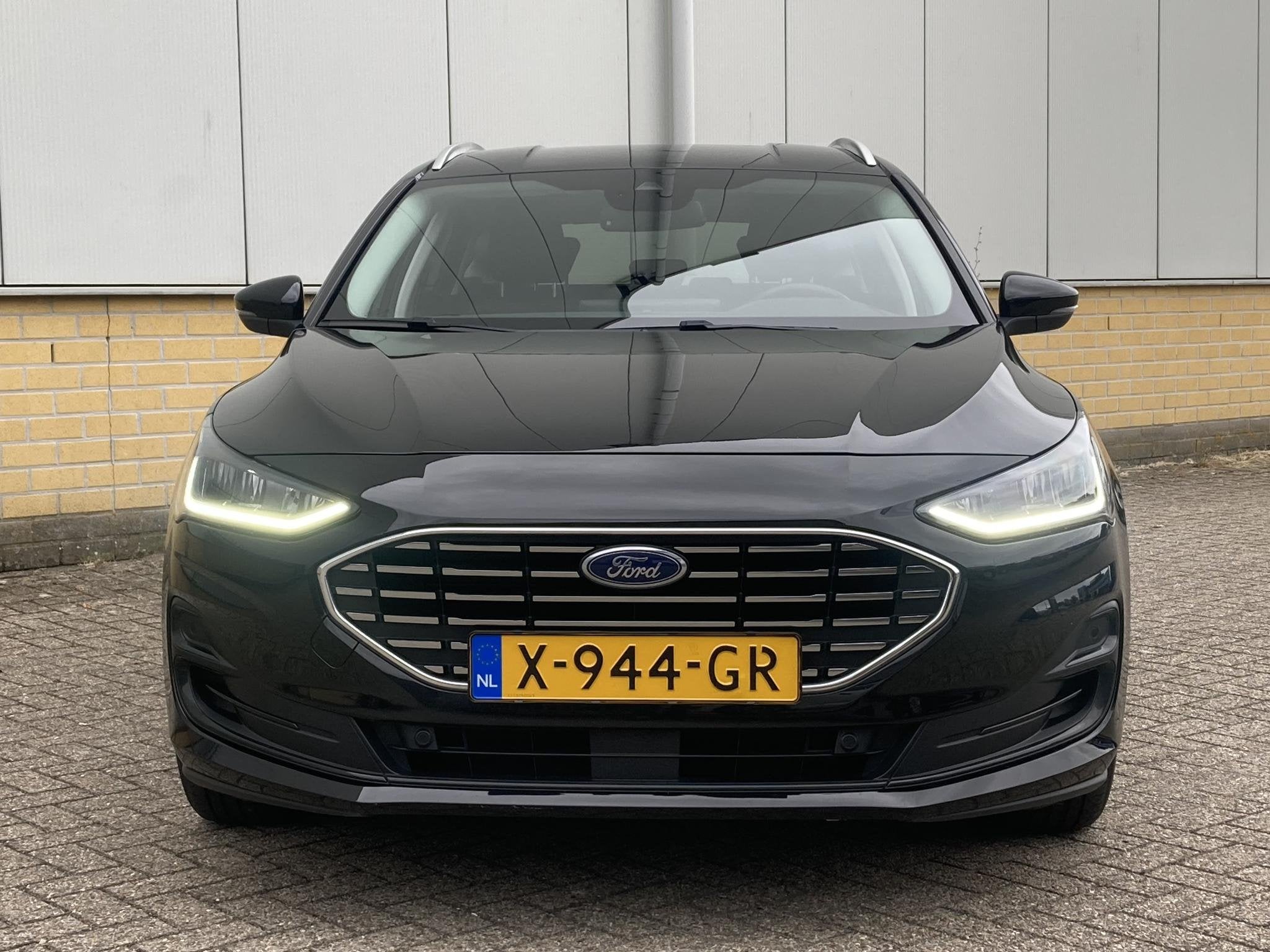Ford Focus 1.0 EcoBoost Hybrid 125 pk Titanium SYNC 4 Naviga, Gebruikt, Zwart, Origineel Nederlands, Handgeschakeld