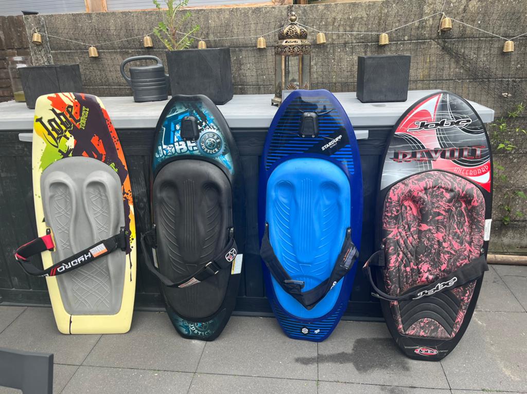 Kneeboards, Ophalen, Zo goed als nieuw, Waterski's