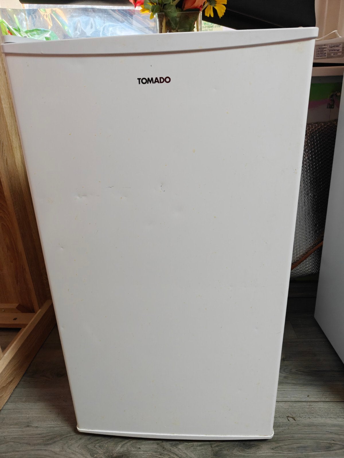 Compacte TOMADO koelkast - Ideaal voor kleine ruimtes, Witgoed en Apparatuur, Koelkasten en IJskasten, 75 tot 100 liter, Energieklasse A of zuiniger