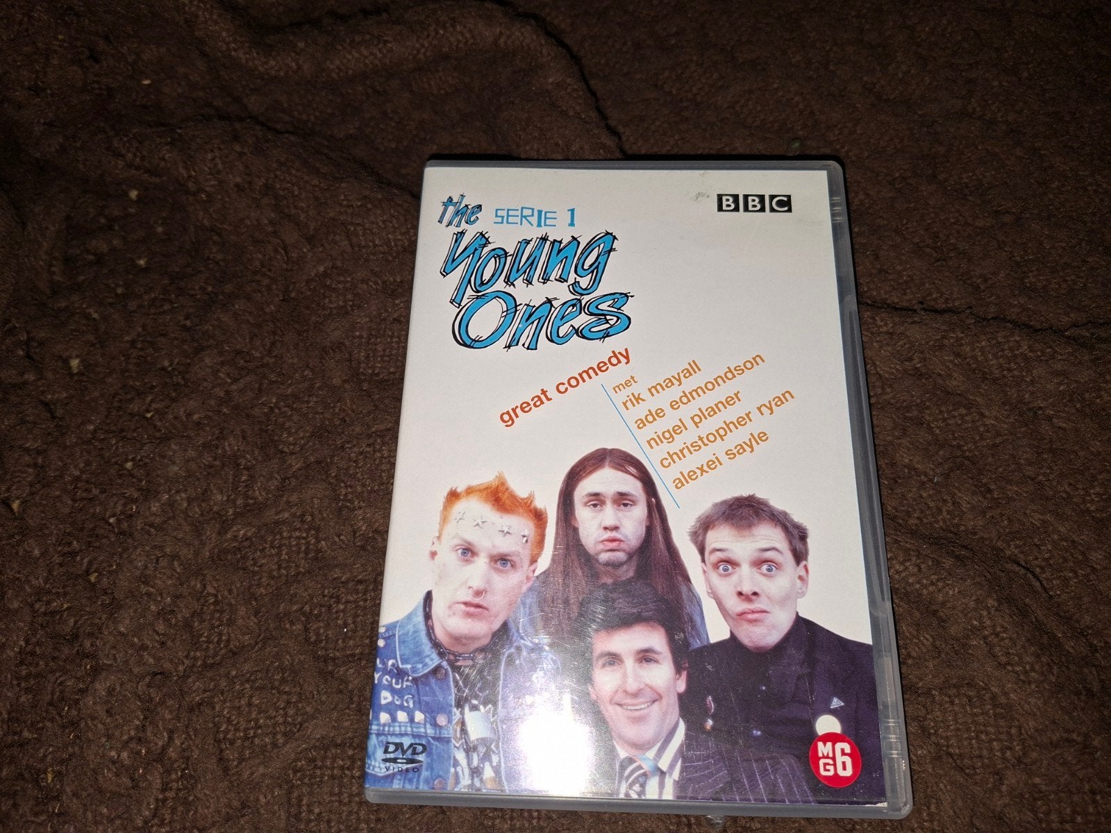Dvd the young ones, Alle leeftijden, Ophalen of Verzenden, Zo goed als nieuw, Stand-up of Theatershow