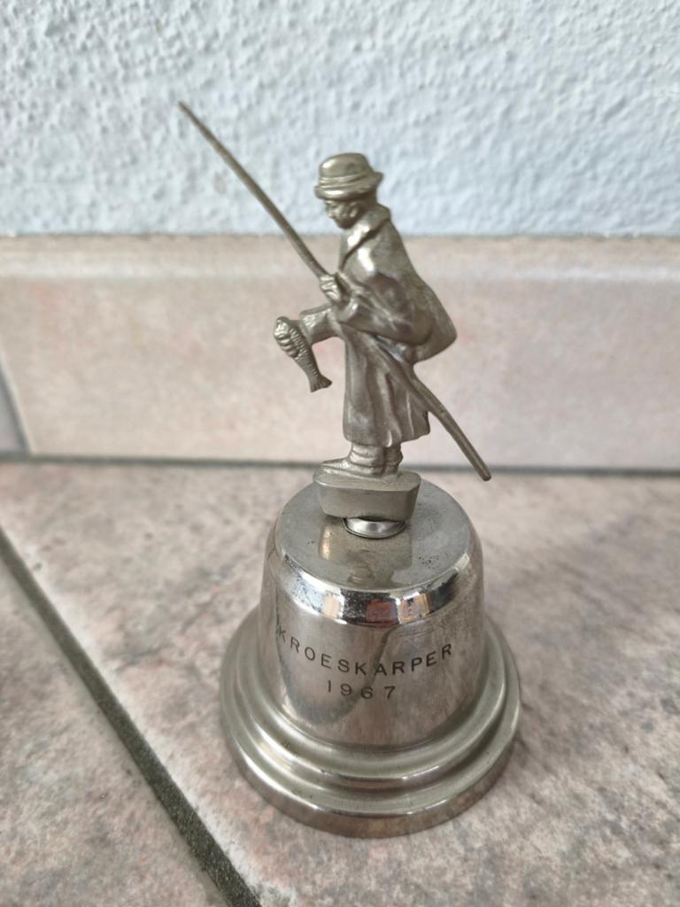 Kleine Prijsbeker Kroeskarper Vissen 1967, Ophalen of Verzenden, Gebruikt
