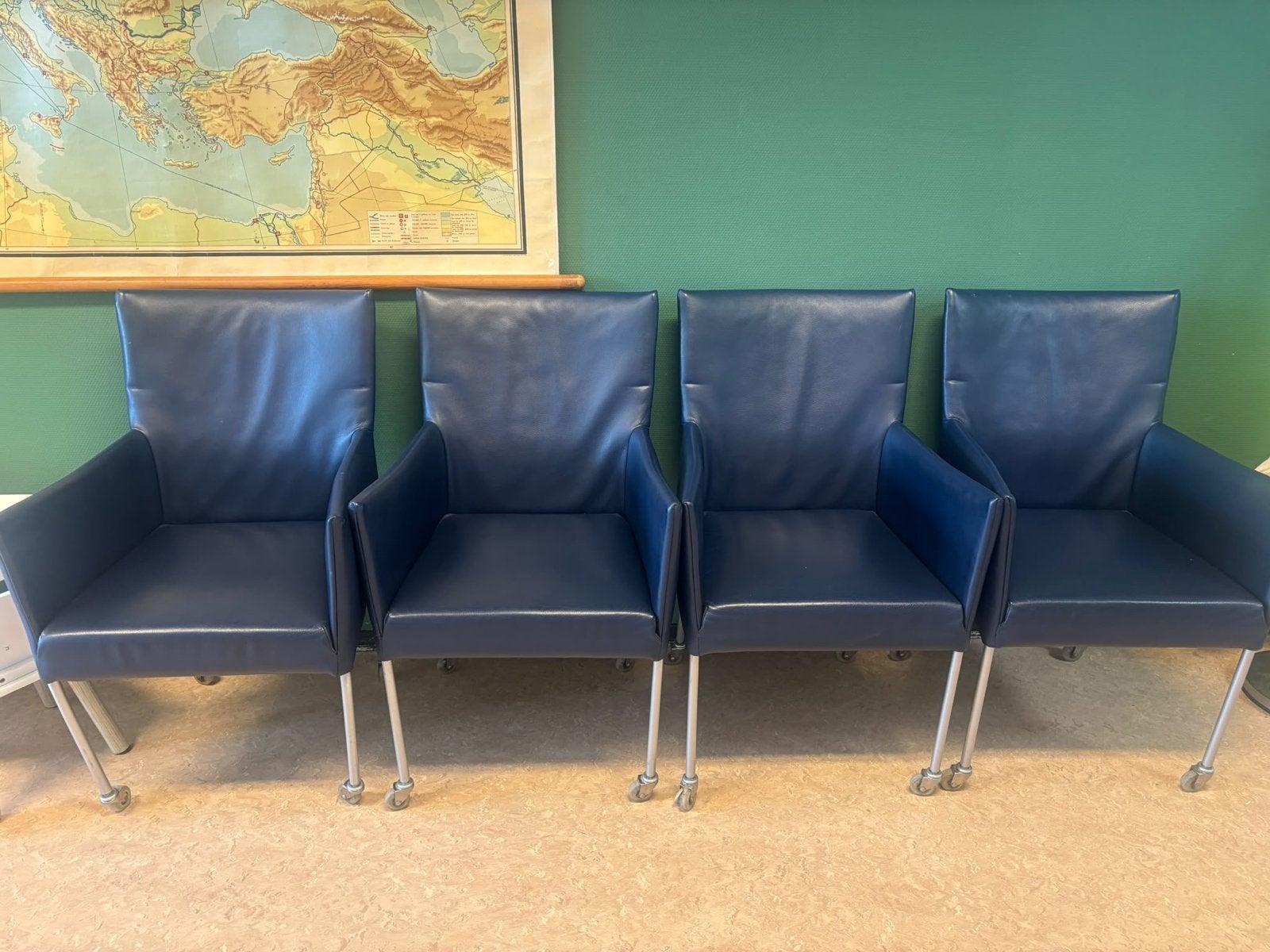 4 blauwe stoelen GRATIS!, Huis en Inrichting, Ophalen, Kunststof, Gebruikt, Blauw