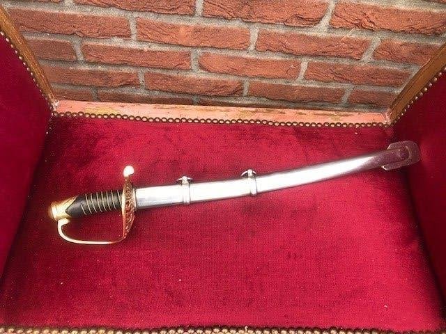 korte metalen sabel, fraai gegraveerd lemmet, Ophalen of Verzenden, Landmacht, Amerika, Zwaard of Sabel