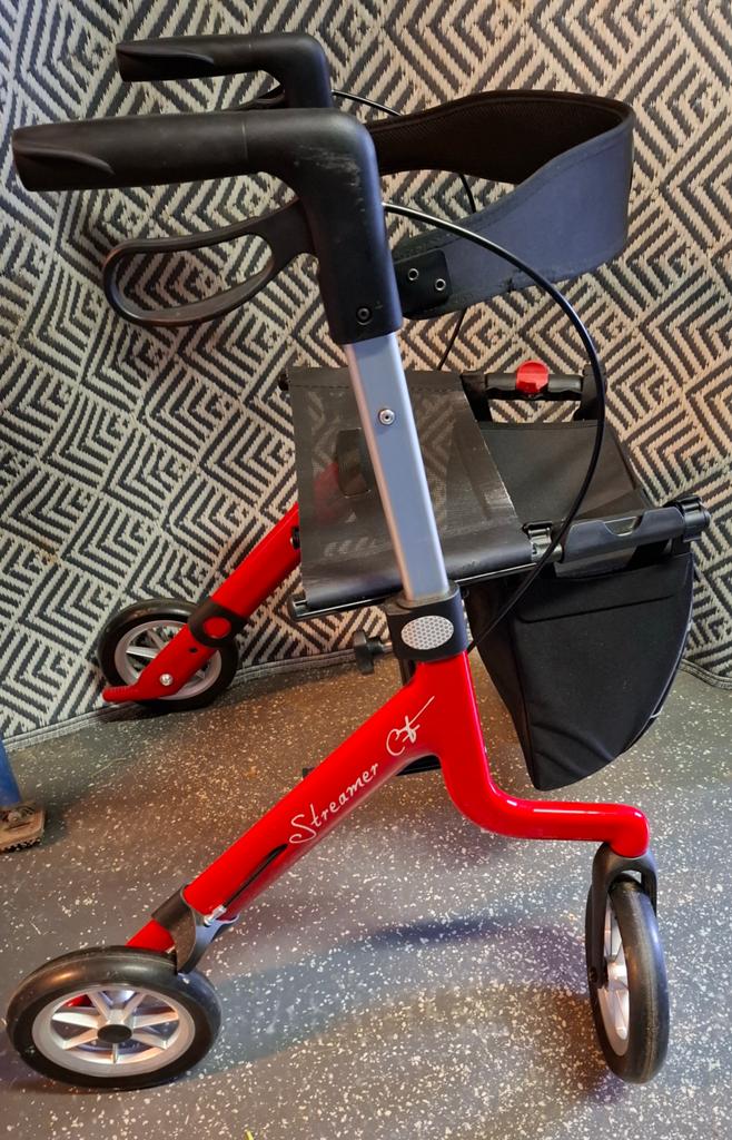 Rollator Streamer cf medium, Diversen, Rollators, Zo goed als nieuw, Lichtgewicht, Opvouwbaar, Ophalen of Verzenden