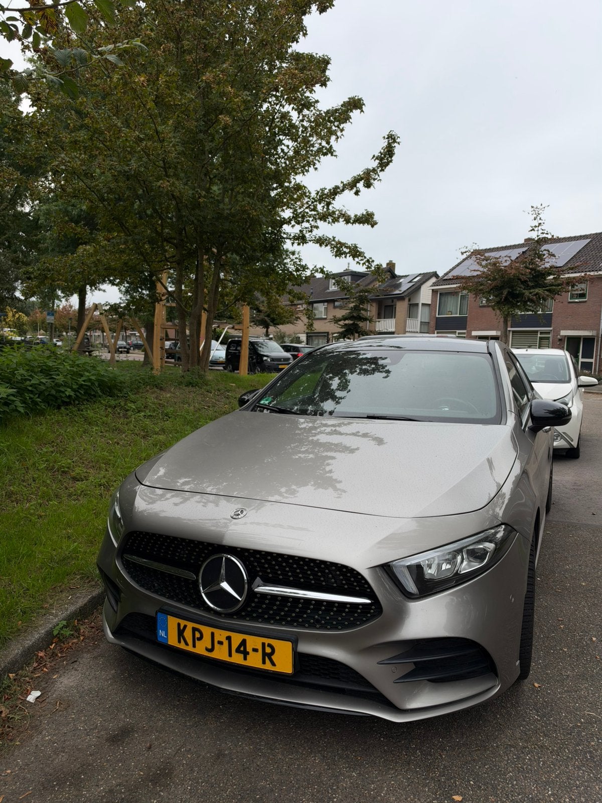 Mercedes-Benz A-Klasse A 200 2019 Grijs, Auto's, Zwart, 4 cilinders, 163 pk, 690 kg