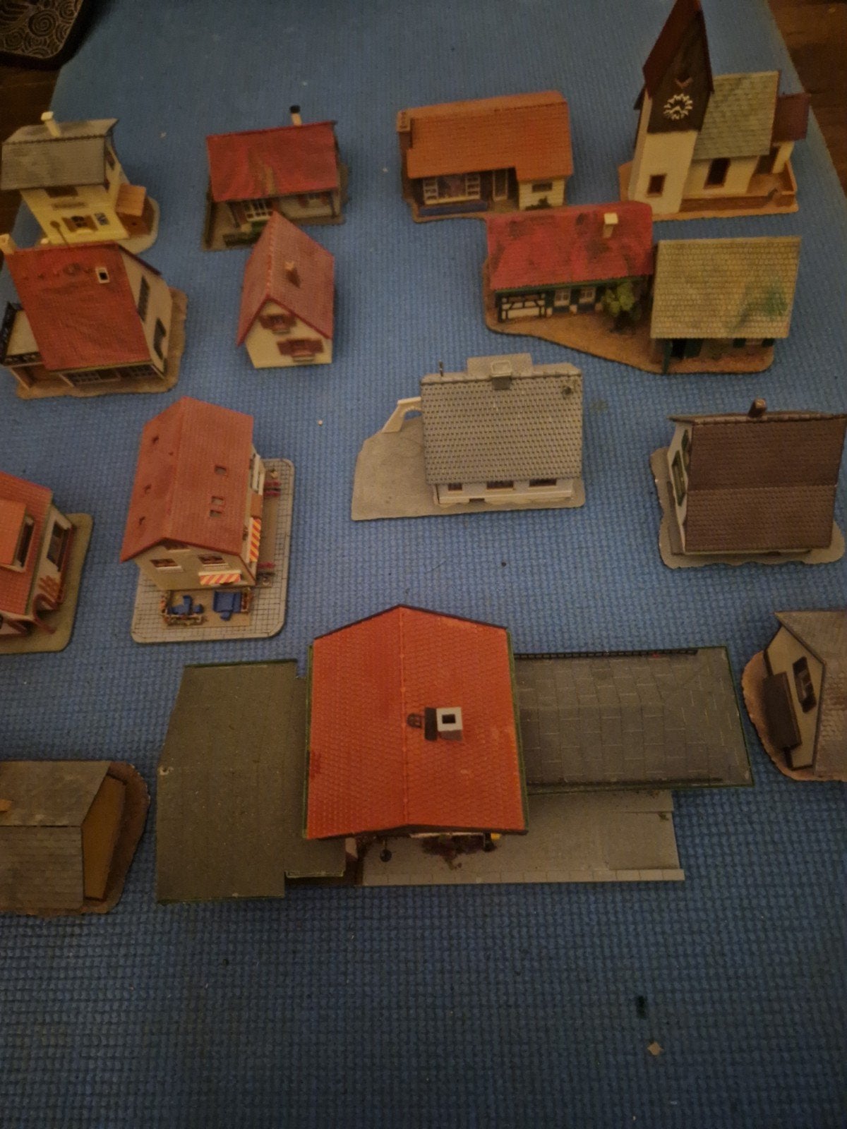 Diverse modelbouw huisjes en gebouwen, Hobby en Vrije tijd, Modeltreinen | H0, Overige merken, Gebruikt, Gelijkstroom of Wisselstroom