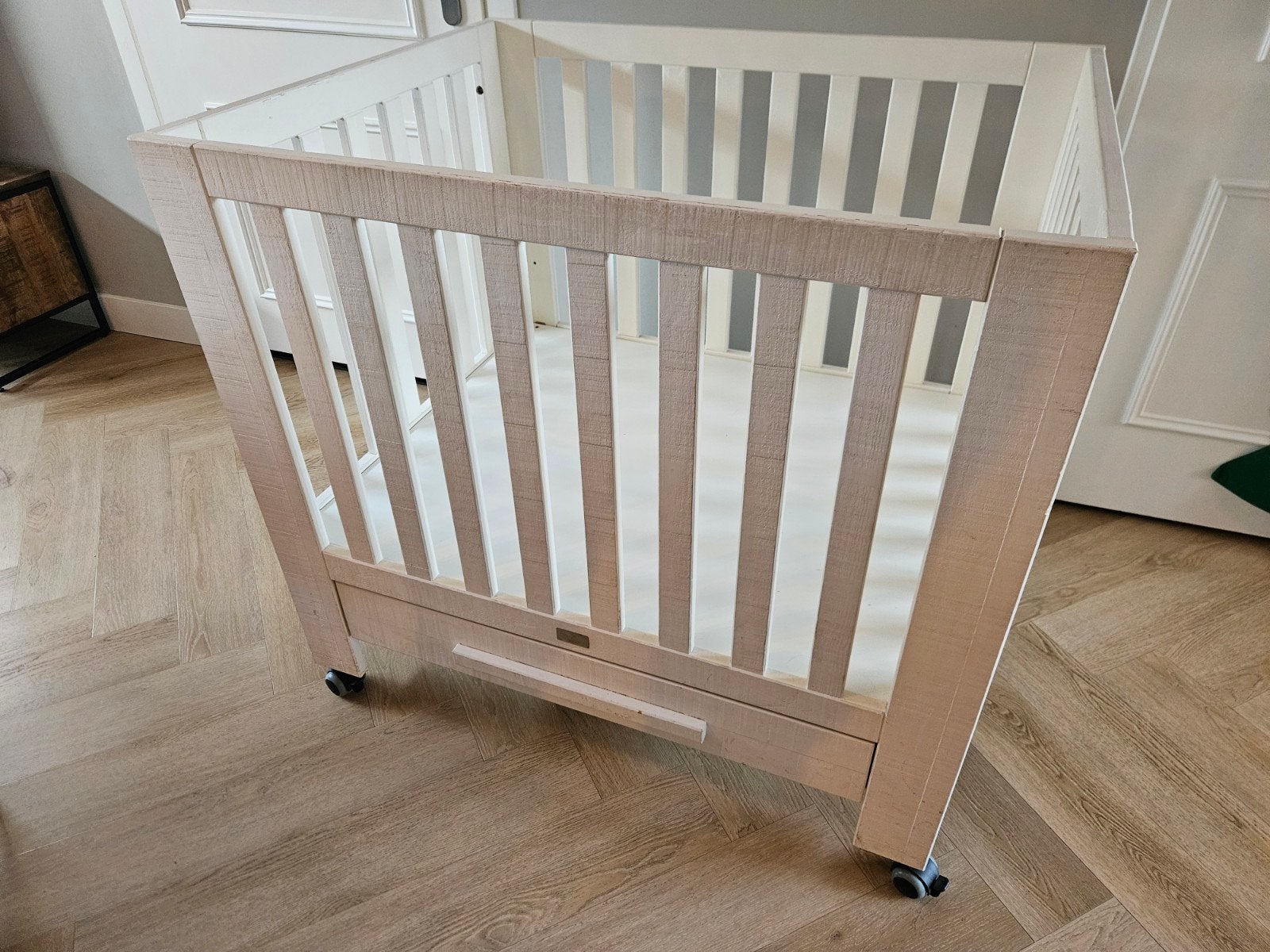 Wit houten box met lade en wieltjes, Ophalen of Verzenden, Gebruikt, Overige typen