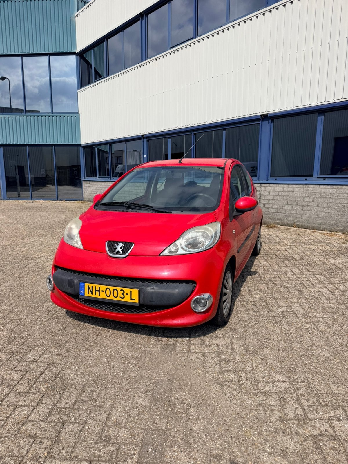 Peugeot 107 1.0 12V 3DR 2008 Rood, Auto's, Peugeot, Voorwielaandrijving, Stof, 4 stoelen, 68 pk