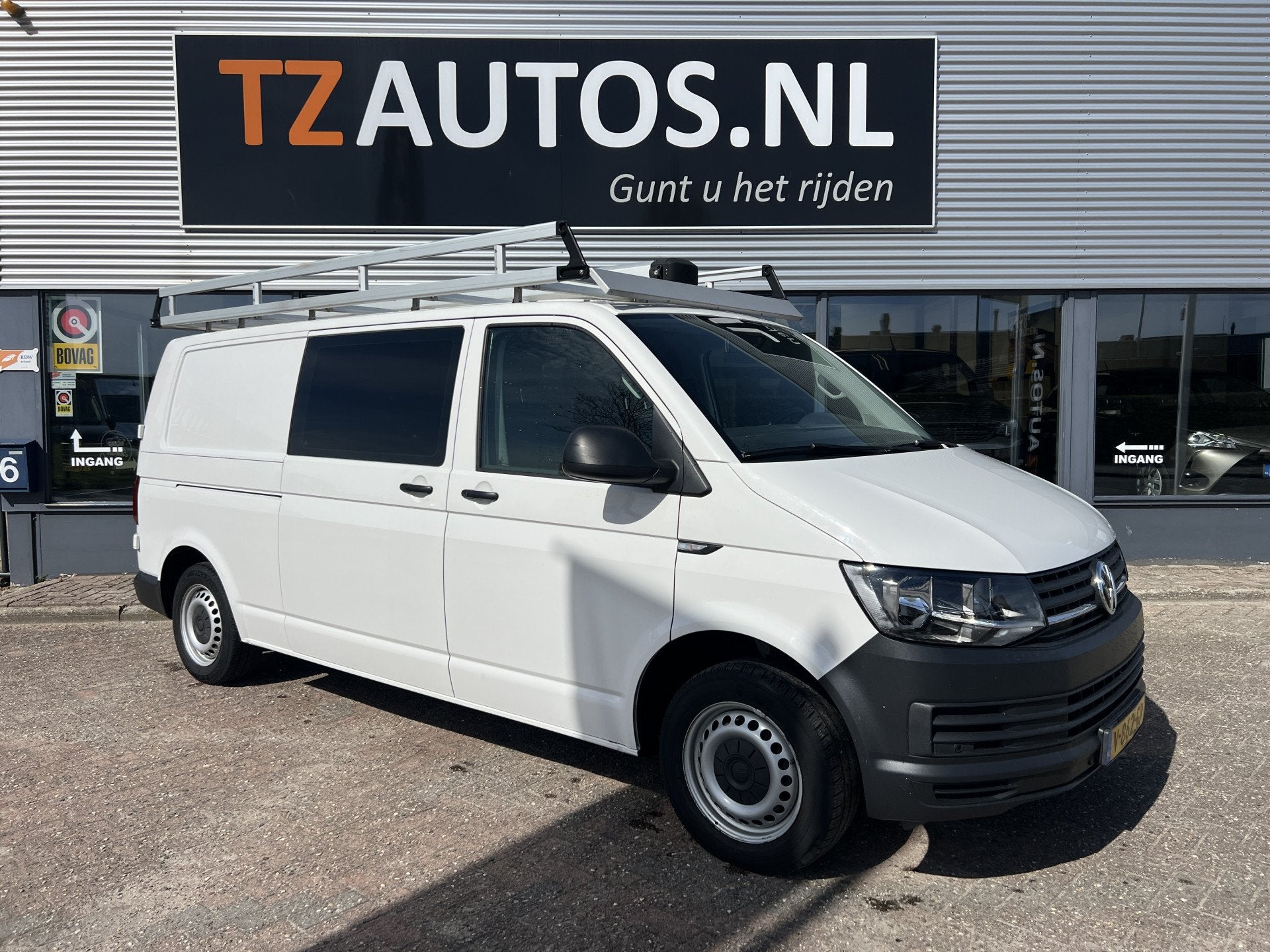 Volkswagen Transporter 2.0 TDI L2H1 Sortimo/Imperiaal, Voorwielaandrijving, Stof, Gebruikt, 4 cilinders