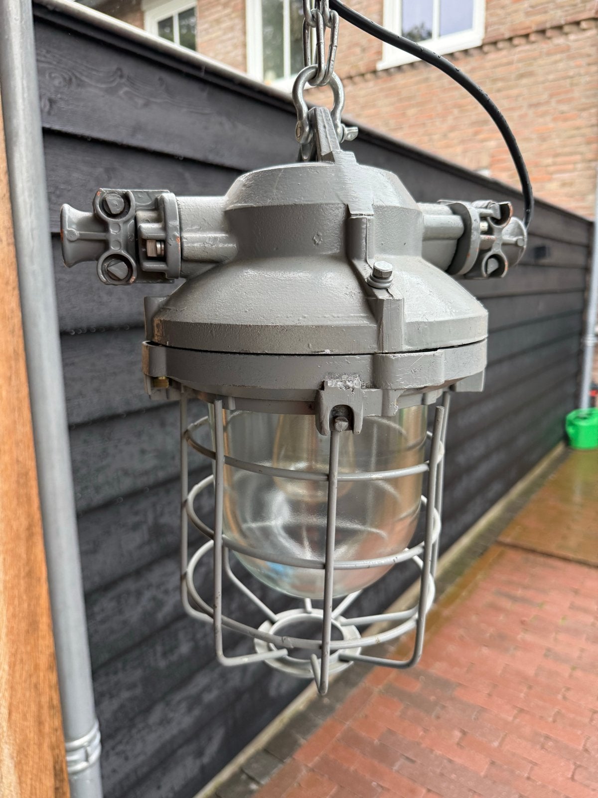 Industriële Bully hanglamp met RVS ketting en kooldraadlamp, Gebruikt, Ophalen of Verzenden, Metaal, Grijs