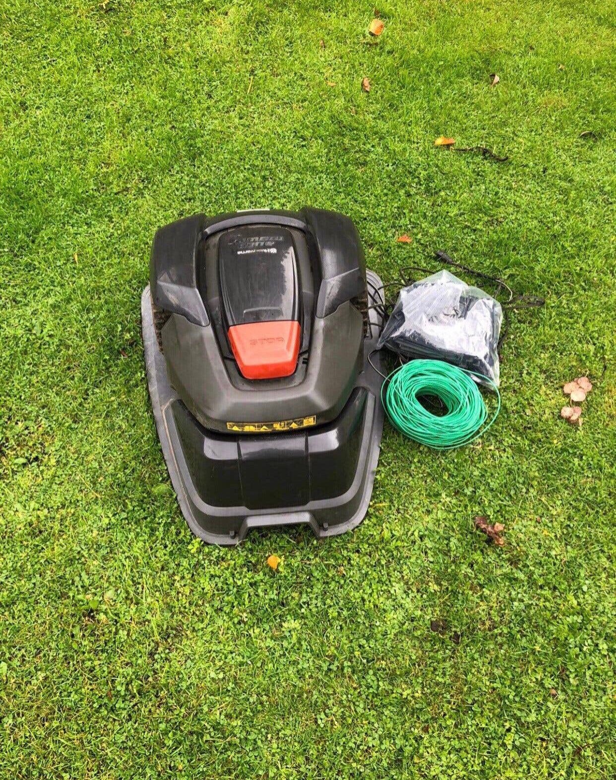 Husqvarna 105 Automower robotmaaier met toebehoren, Tuin en Terras, Robotmaaiers, Ophalen of Verzenden, Husqvarna, -, -