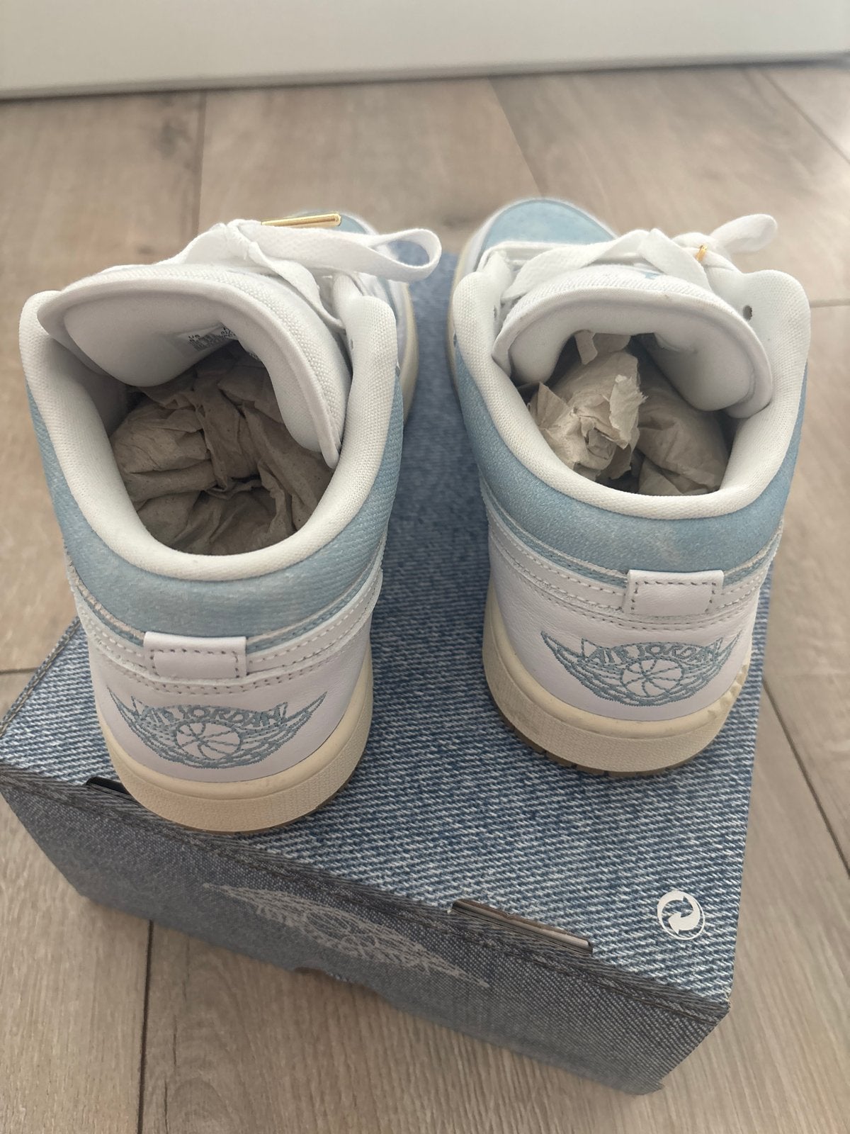 Foto 2 van Nieuwe Nike sneakers denimblauw wit goud detail maat 40