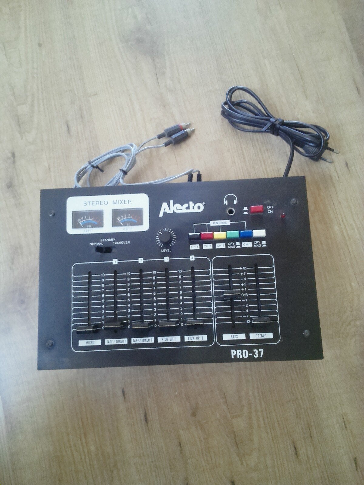 Alecto pro 37 mengpaneel analoge dj mixer jaren 80, Ophalen of Verzenden, Gebruikt, Microfooningang