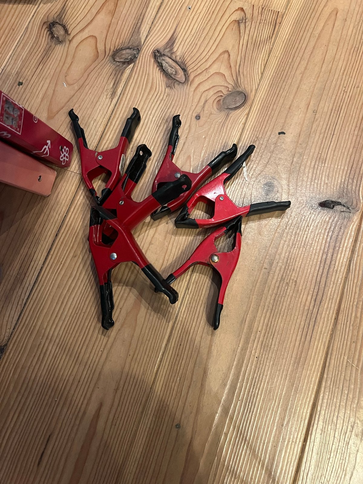 Set van rode klemmen - Handig voor diverse klussen, Ophalen of Verzenden, Gebruikt, Klem, Overige merken