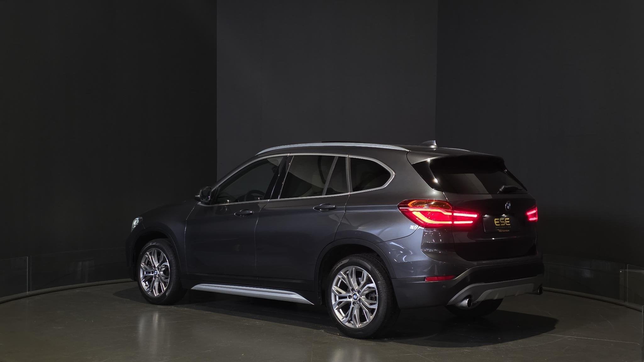 Foto 8 van BMW X1 xDrive20i Executive | Panorama | Hud | Sfeer | Camera