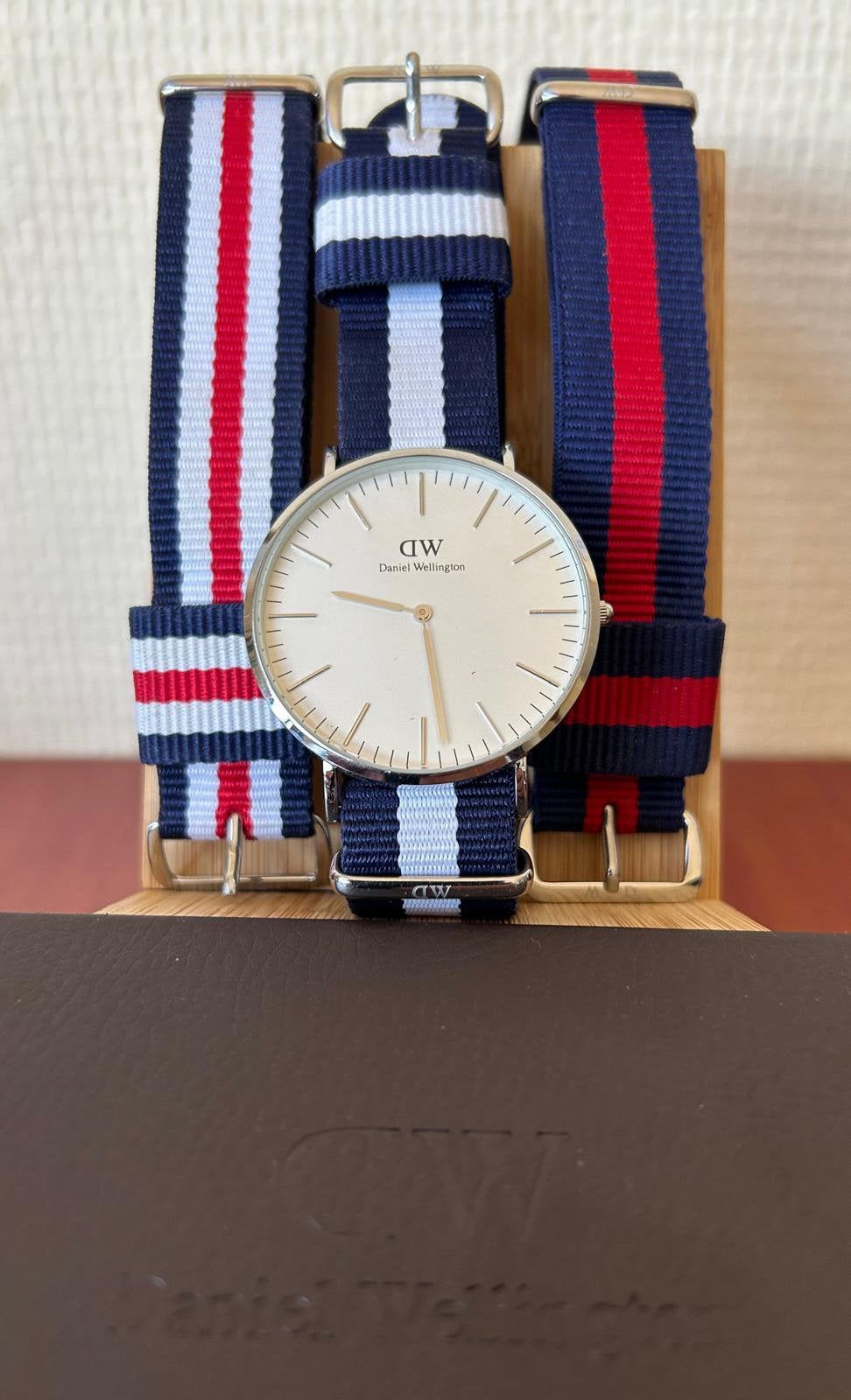 Daniel Wellington Polshorloge (heren), Staal, Polshorloge, Kunststof, Zo goed als nieuw
