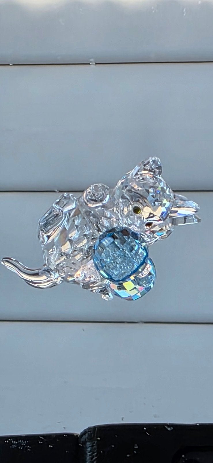 Swarovski Poesje liggend met bol wol - Aquamarijn kristal, Verzamelen, Ophalen, Zo goed als nieuw, Figuurtje