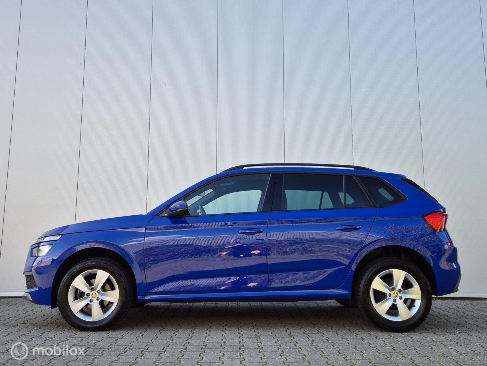 SKODA KAMIQ 1.0 TSI SPORT AUTOMAAT/CAMERA/LED/STOELVERWARMIN, Dealer onderhouden, Gebruikt, Euro 6, Verwarmde buitenspiegels