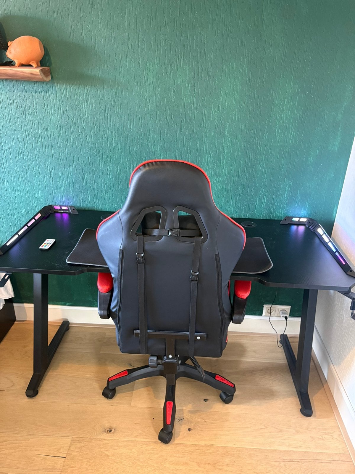 TE KOOP: Carbon fiber bureau met stoel en muismat, Ophalen, Zwart, Gebruikt, Kabelgoot