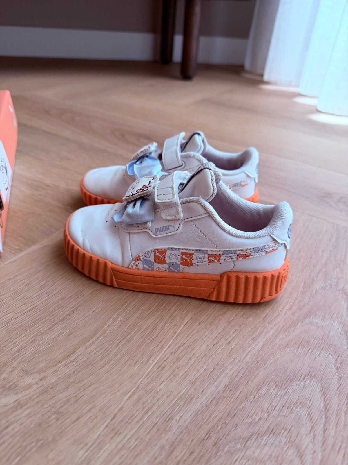 Originele Puma x Hello Kitty Carina 3.0 Sneakers – Maat 25, Meisje, Schoenen, Ophalen of Verzenden, Zo goed als nieuw