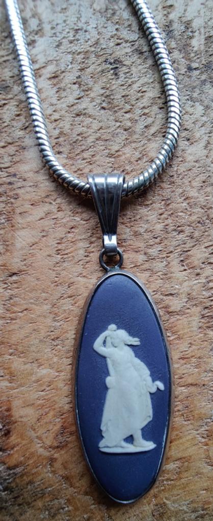 Zilveren ketting met Wedgwood hanger, Ophalen of Verzenden, Blauw, Zilver