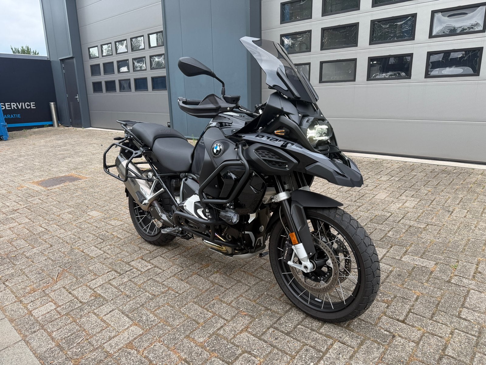 Bmw 1250 GSA adventure triple black verlaagt akra, Motoren, Motoren | BMW, Handvatverwarming, Particulier, Toermotor, 1250 cc