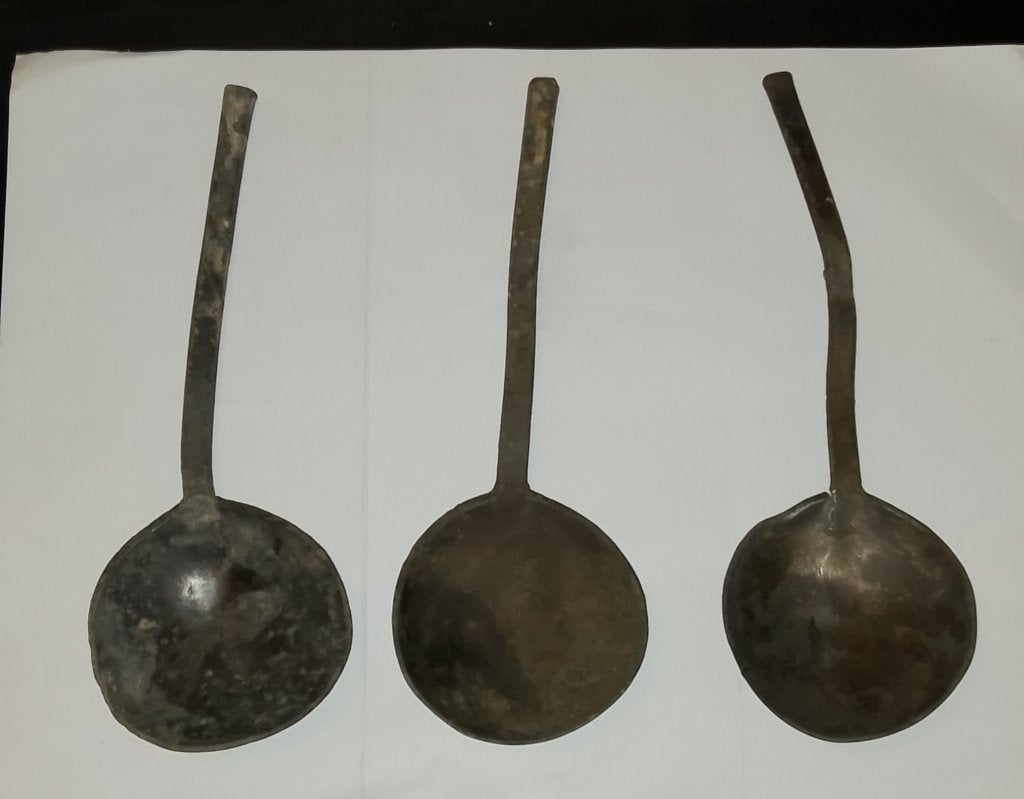 Antieke tinnen lepels, 400 jaar oud, met makersmerk, Antiek en Kunst, Ophalen