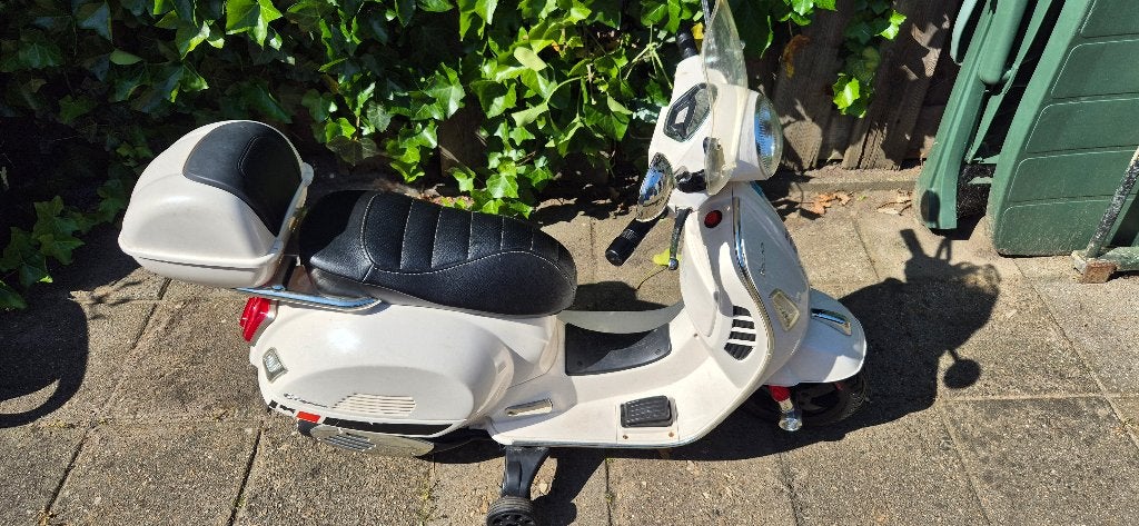 Elektrische kinder scooter Vespa, Kinderen en Baby's, Ophalen, Gebruikt, Overige typen