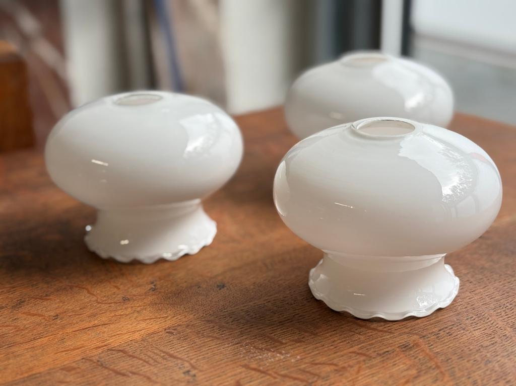 Vintage Melkglas lamp kapjes- Scalloped Rand, Huis en Inrichting, Lampen | Hanglampen, Ophalen of Verzenden, Zo goed als nieuw
