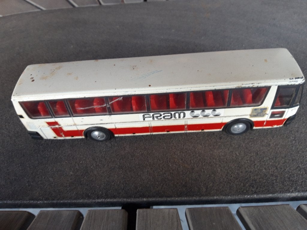 Magirus Deutz M2000 luxe reisbus - metaal NZG schaal 1:60, Ophalen of Verzenden, Gebruikt, Bus of Vrachtwagen