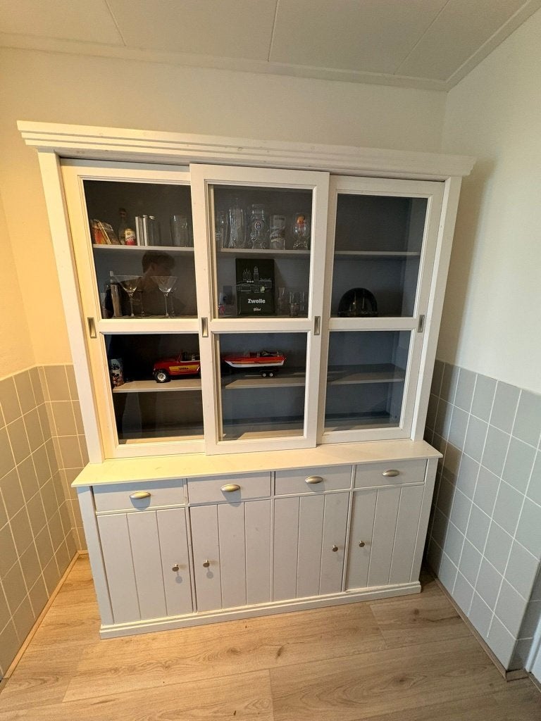Moet weg! Buffetkast / Servieskast / Vitrinekast van hout, Huis en Inrichting, Kasten | Buffetkasten, Ophalen, Gebruikt, Met deur(en)