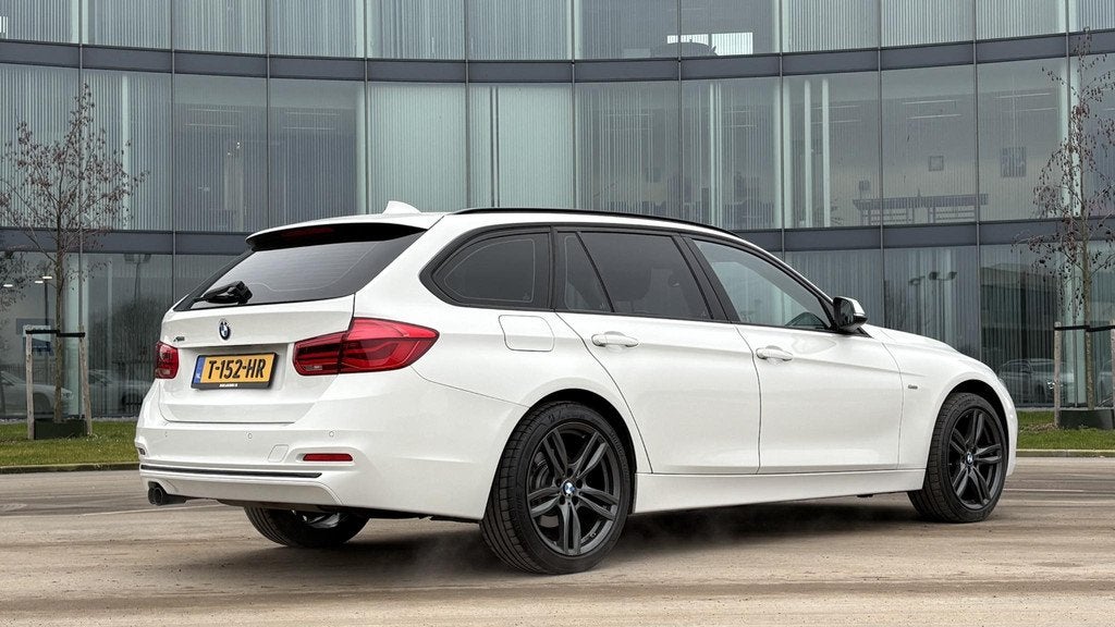 BMW 3-serie Touring 320i xDrive High Executive, Auto's, Automaat, Stof, 4 cilinders, Wit