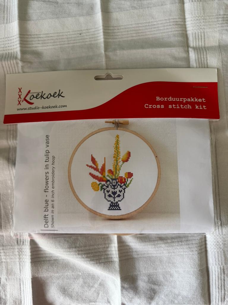 Borduurpakket Koekoek - Delft blauw tulpenvaas, Hobby en Vrije tijd, Borduren en Borduurmachines, Ophalen of Verzenden, Nieuw