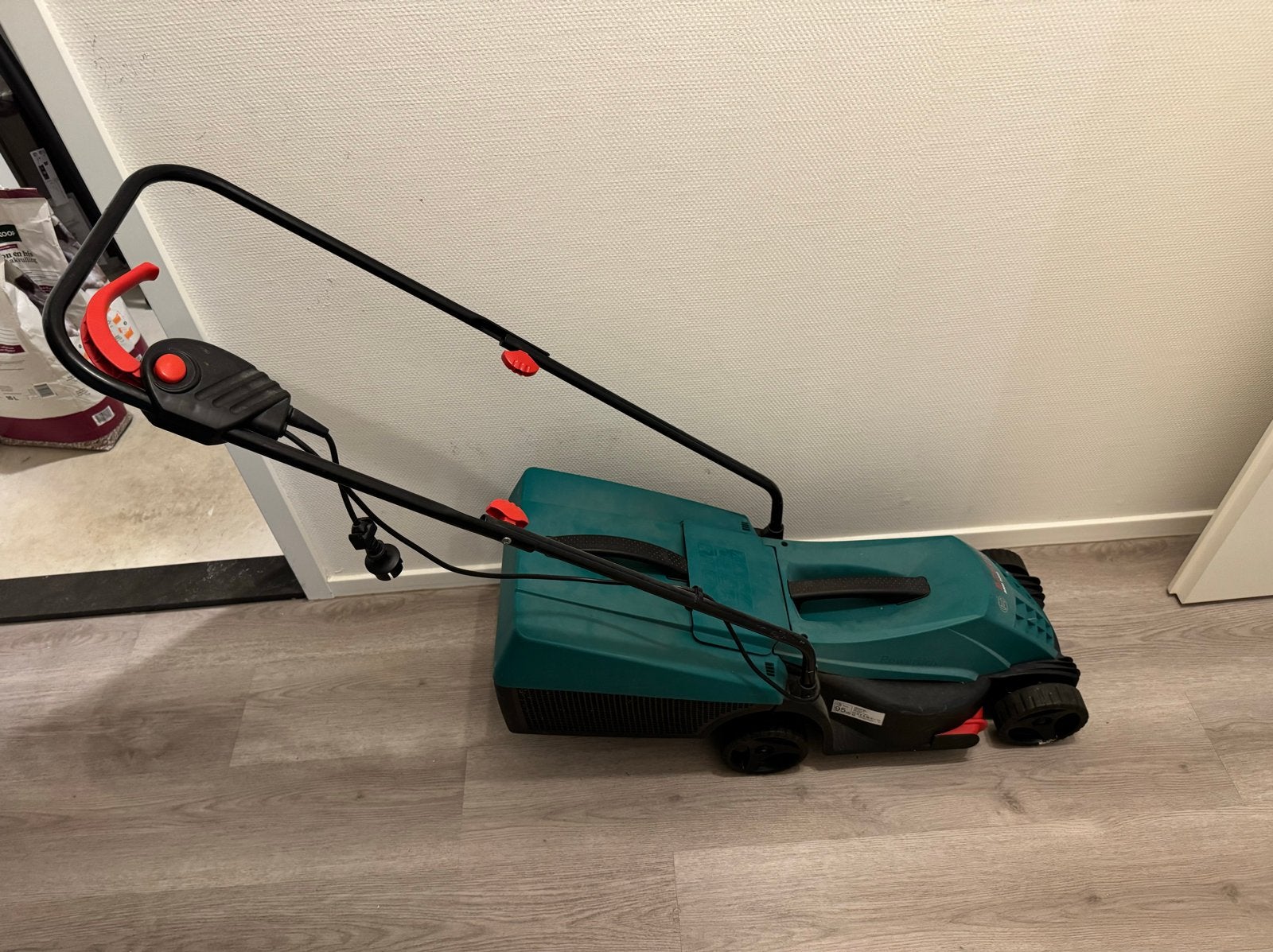 Bosch Rotak 32 elektrische grasmaaier, Ophalen, Cirkelmaaier, Gebruikt, Elektrische grasmaaier
