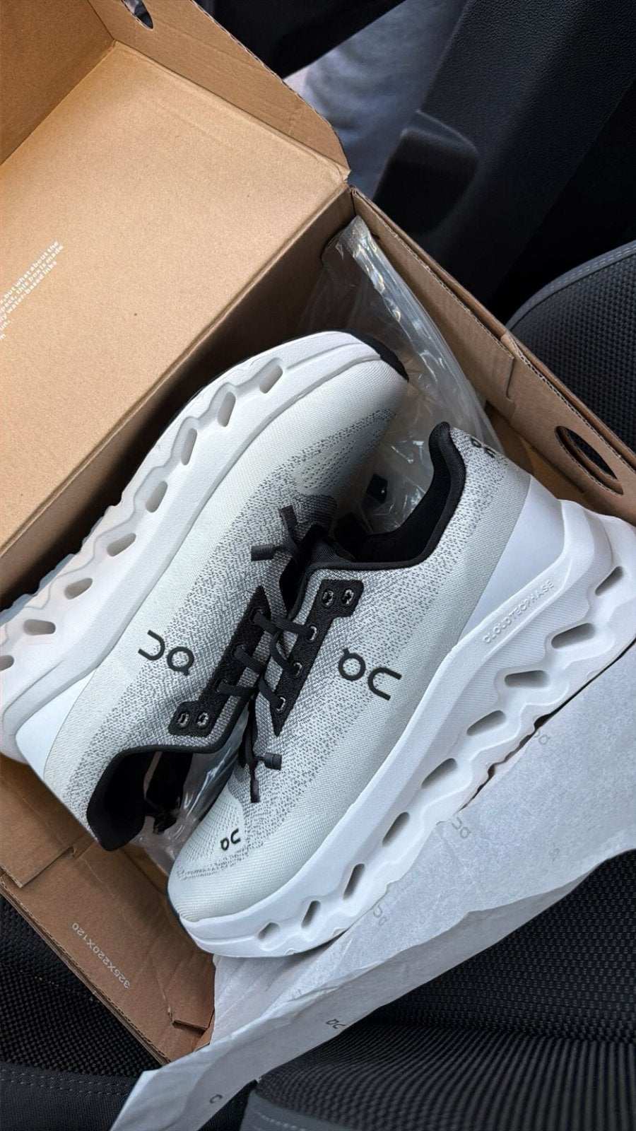 ACTIE! Oncloud trainingspak sneakers Under armour essentials, Kleding | Heren, Zwart, Overige maten, Ophalen of Verzenden, Zo goed als nieuw